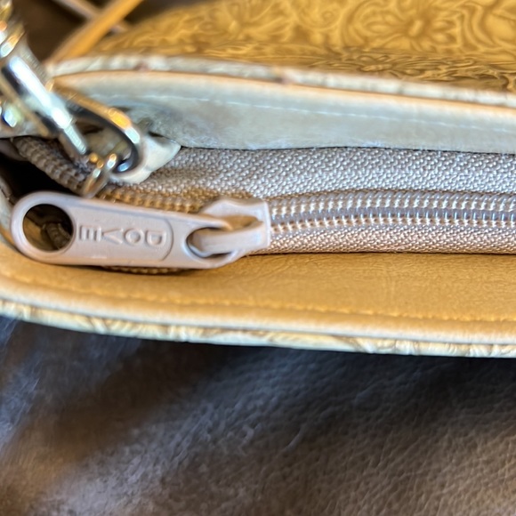 Dove Cream Handbag - Picture 4 of 7